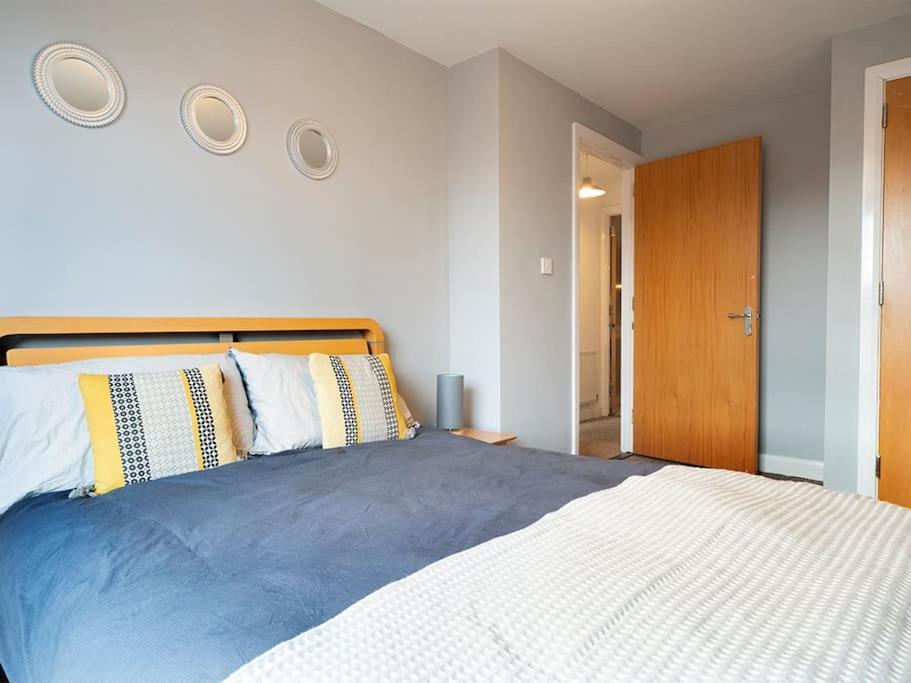 Lovely 2 Bedroom Apt At Ormeau Park W/ Free Parking Belfast Eksteriør billede