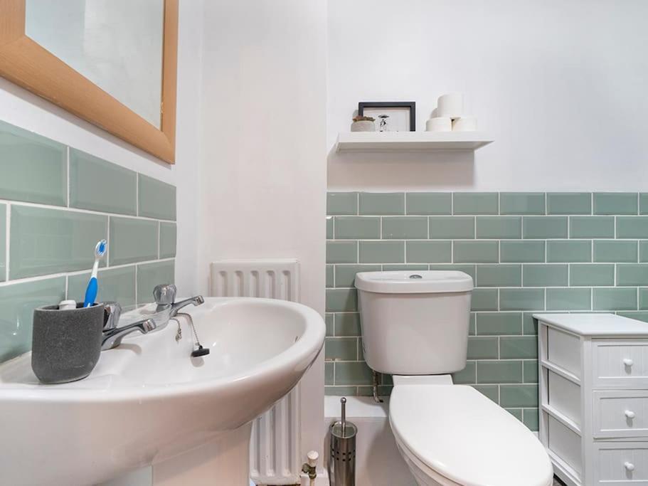 Lovely 2 Bedroom Apt At Ormeau Park W/ Free Parking Belfast Eksteriør billede