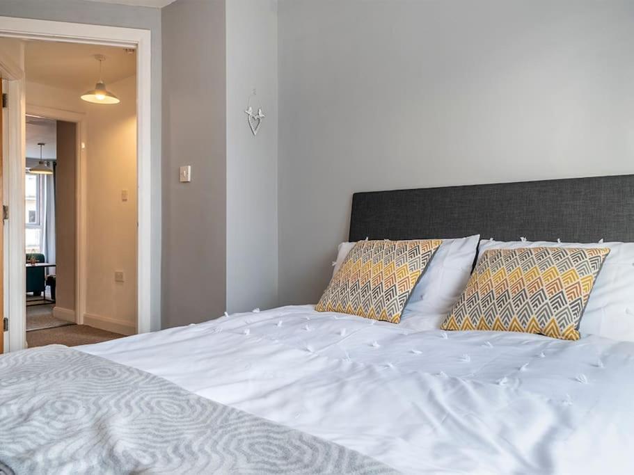 Lovely 2 Bedroom Apt At Ormeau Park W/ Free Parking Belfast Eksteriør billede