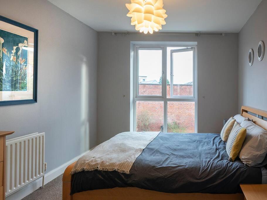 Lovely 2 Bedroom Apt At Ormeau Park W/ Free Parking Belfast Eksteriør billede